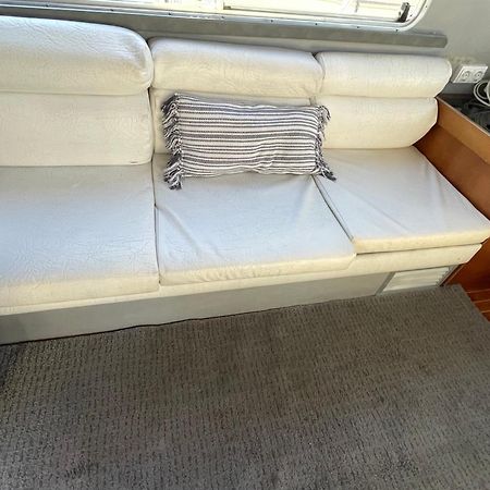 The Floating Home ซานต์อาเตรียเดเบซอซ ภายนอก รูปภาพ