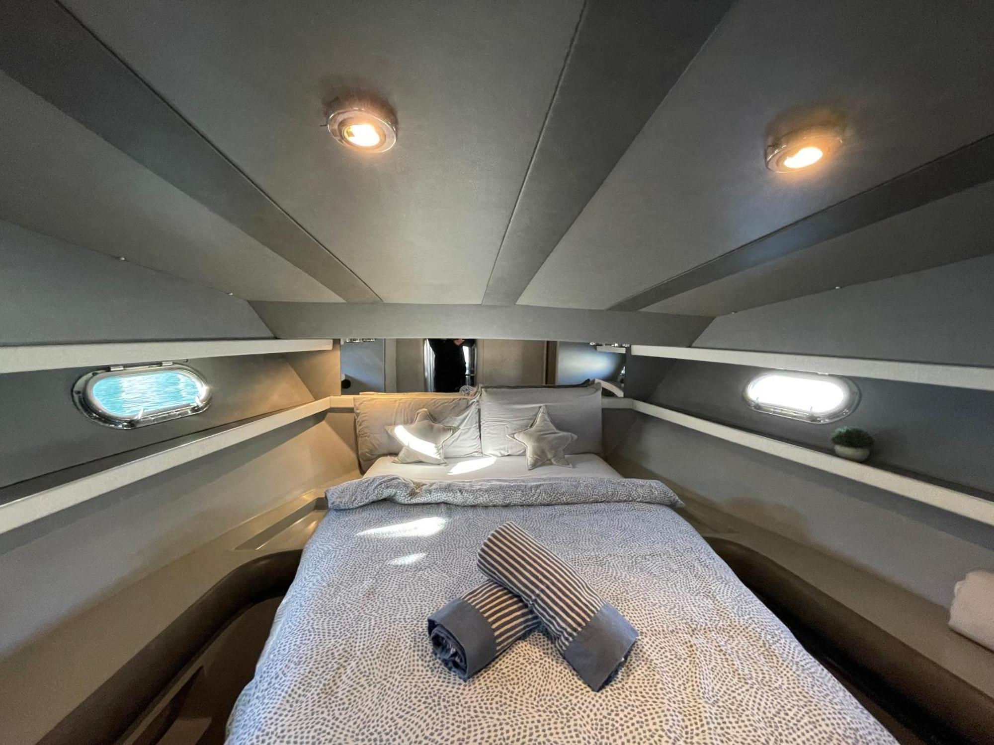 The Floating Home ซานต์อาเตรียเดเบซอซ ภายนอก รูปภาพ