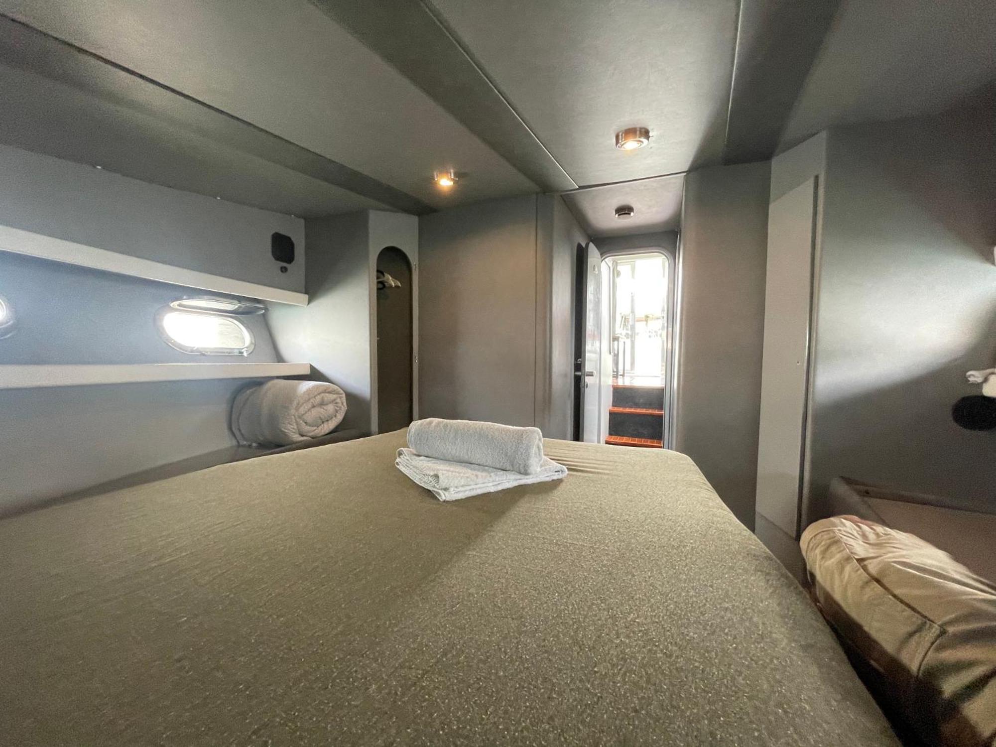 The Floating Home ซานต์อาเตรียเดเบซอซ ภายนอก รูปภาพ