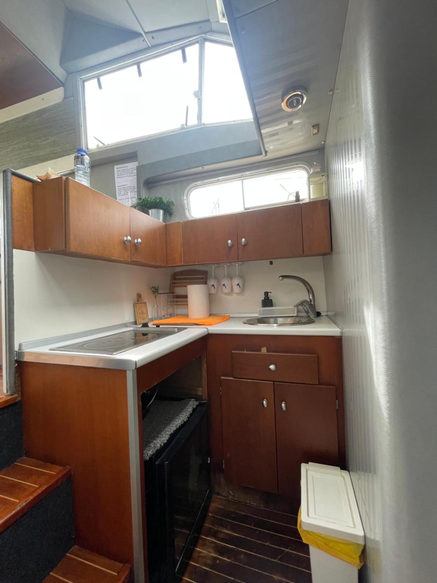 The Floating Home ซานต์อาเตรียเดเบซอซ ภายนอก รูปภาพ